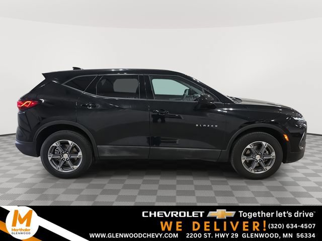 Used 2025 Chevrolet Blazer LT AWD/4WD image 1