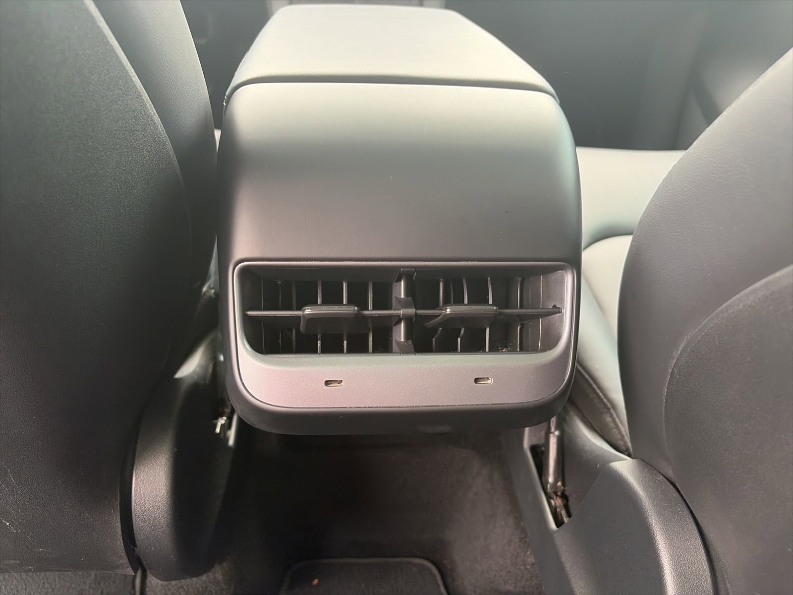 Used 2022 Tesla Model Y Long Range AWD/4WD image 10