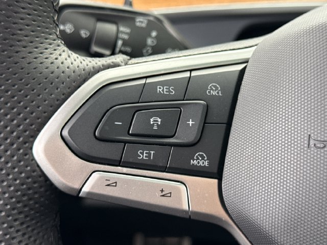 Used 2025 Volkswagen Tiguan SEL R-Line AWD/4WD image 38