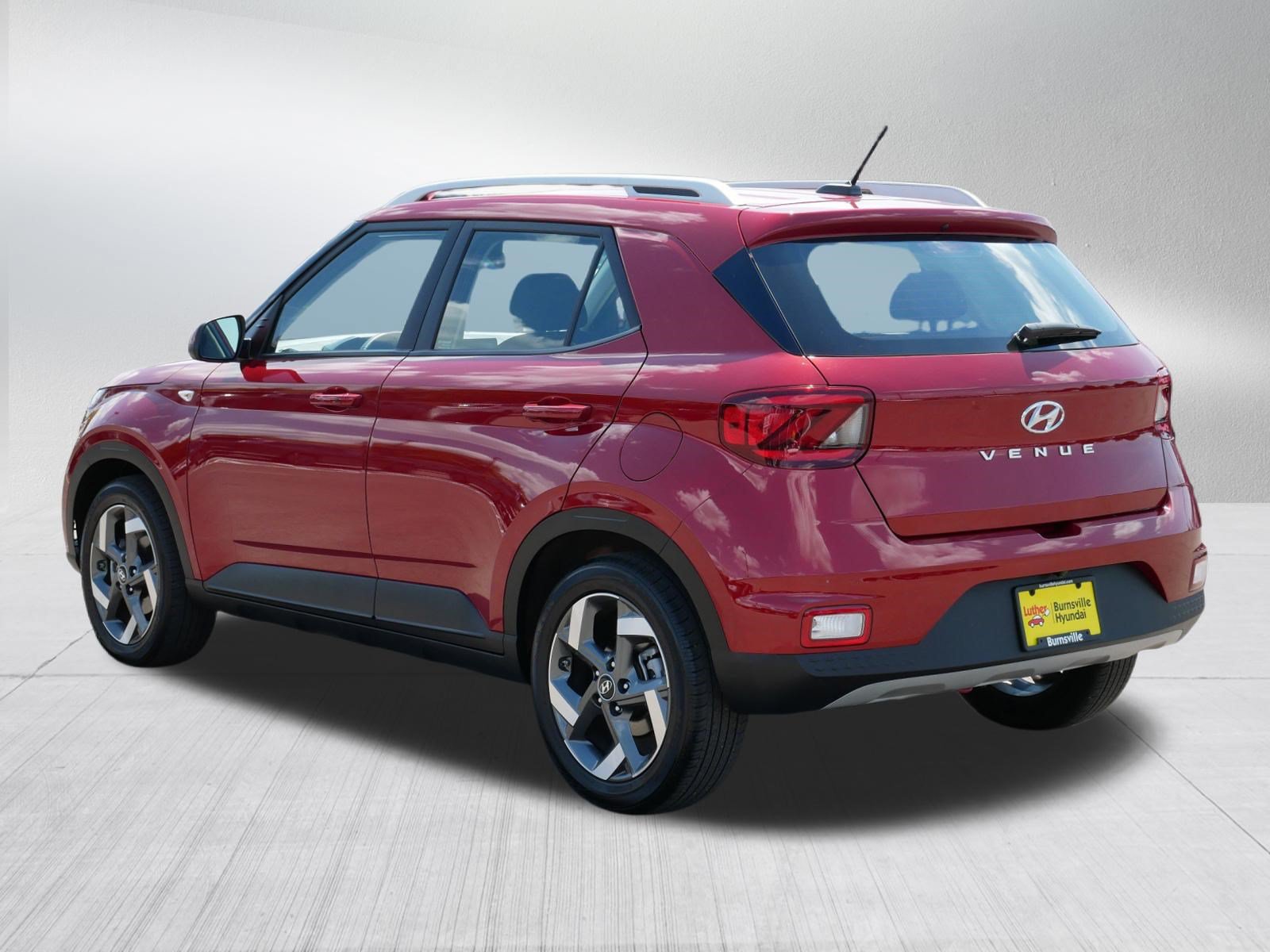 Certified 2024 Hyundai Venue SEL FWD image 5