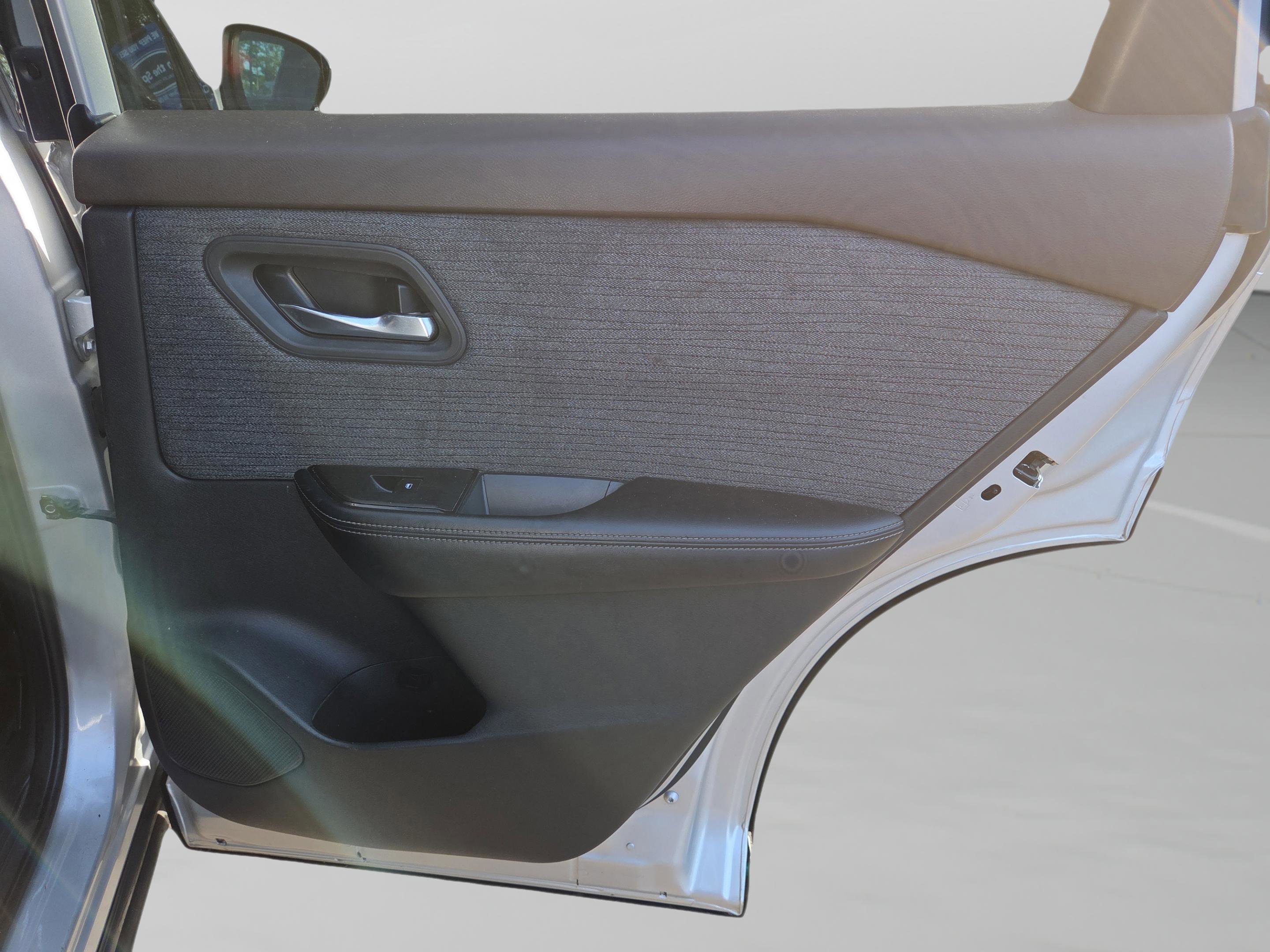 Used 2021 Nissan Rogue SV FWD image 29
