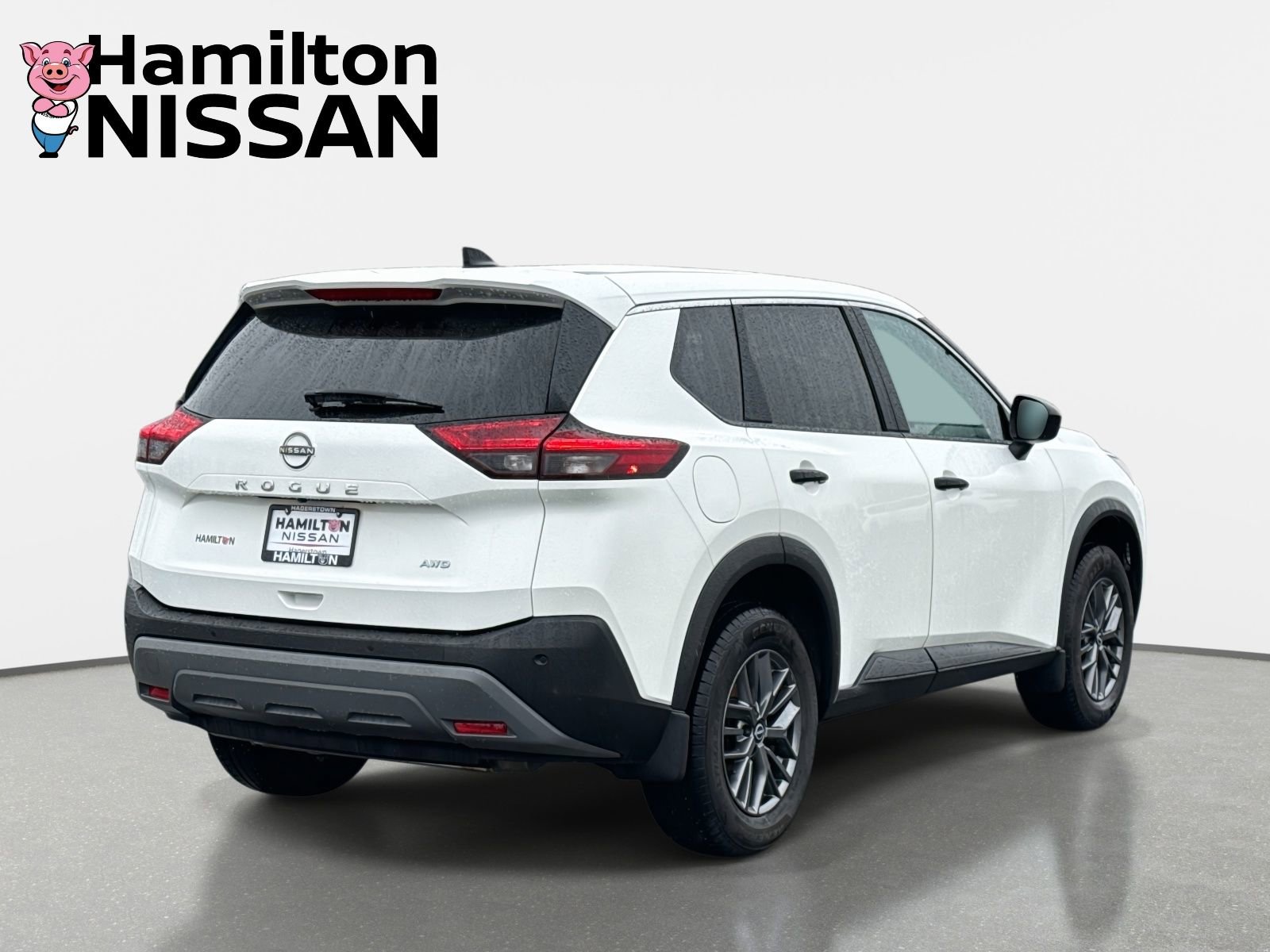 Used 2023 Nissan Rogue S image 2