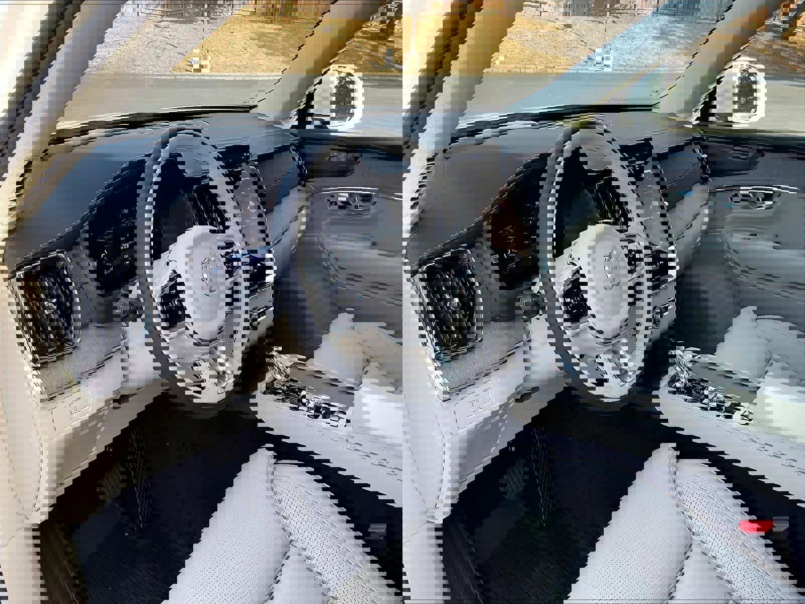 New 2026 Volvo XC90 T8 Ultra w/ Protection Package Premier image 8