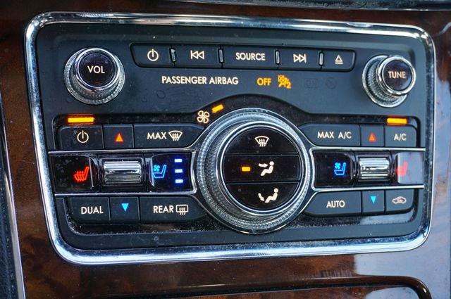 Used 2017 Lincoln Continental Select image 9