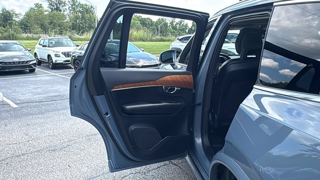 Used 2021 Volvo XC90 T6 Momentum w/ Climate Package AWD/4WD image 28