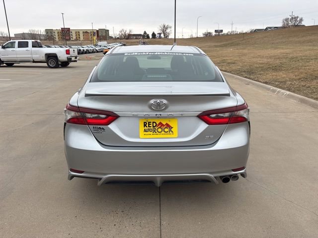 Used 2022 Toyota Camry SE image 4