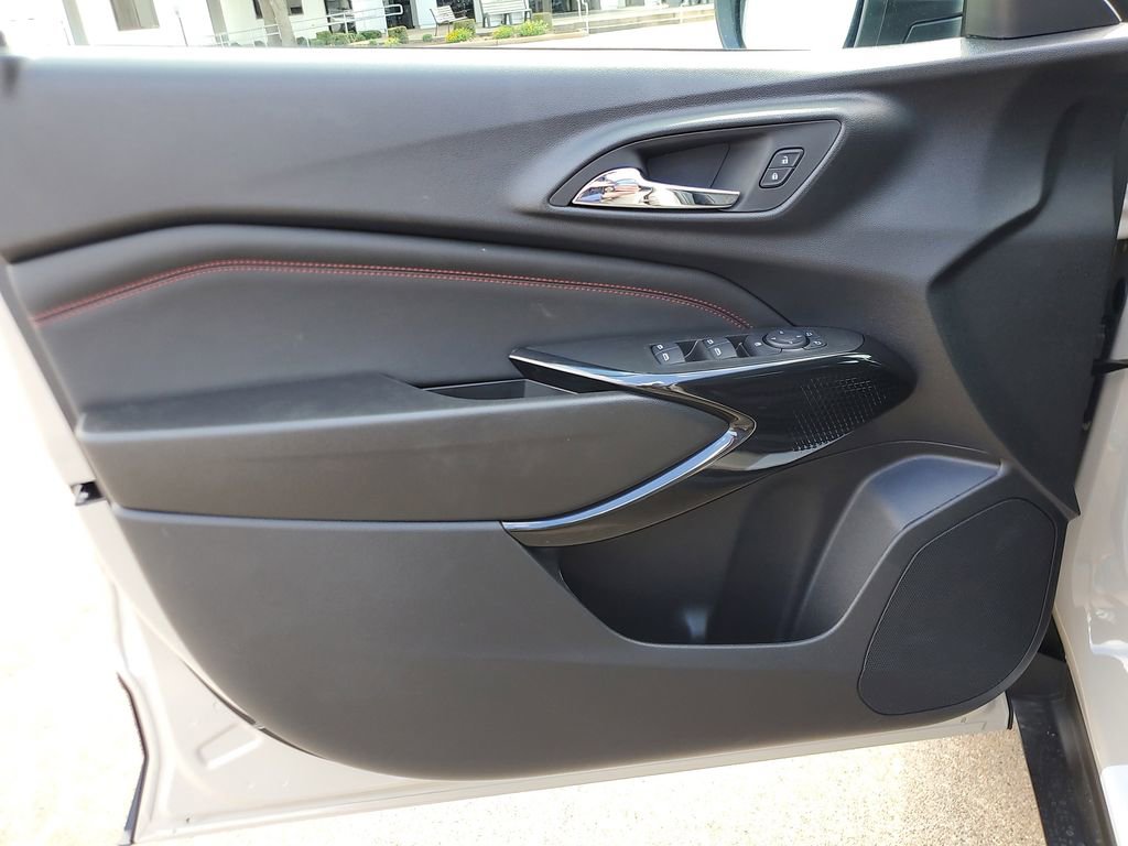 New 2026 Chevrolet Trax RS w/ Sunroof Package FWD image 16