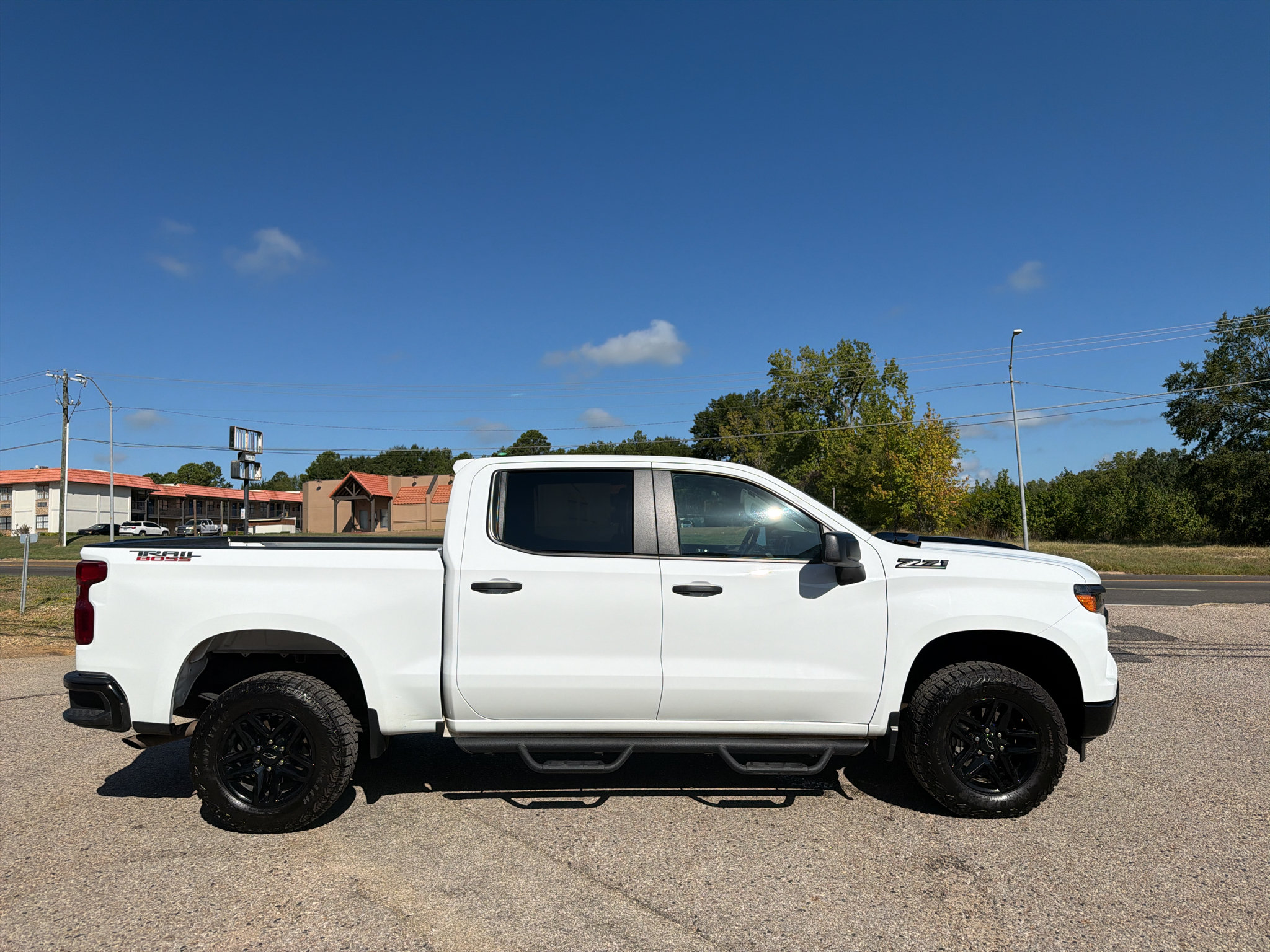 Used 2024 Chevrolet Silverado 1500 Custom Trail Boss w/ LPO, Dark Essentials Package AWD/4WD image 12