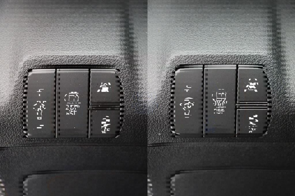 Used 2023 Hyundai Elantra Limited image 30