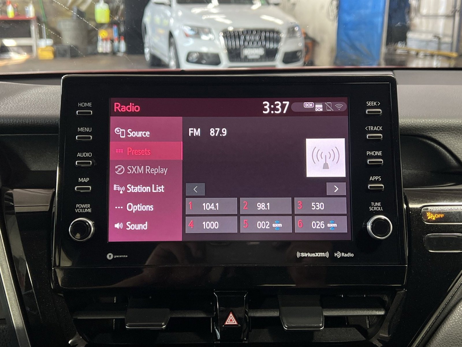 Used 2021 Toyota Camry XSE image 18