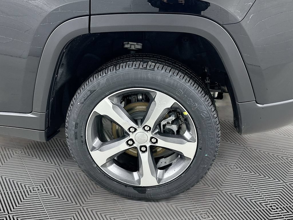 New 2026 Jeep Grand Cherokee Limited AWD/4WD image 16
