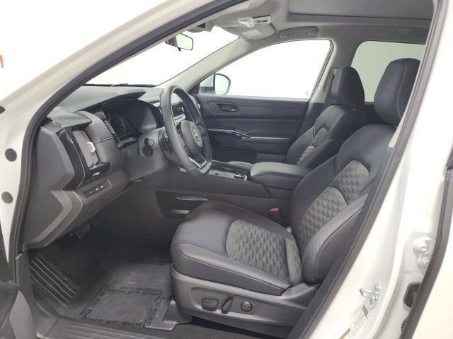 Used 2023 Nissan Pathfinder SV w/ SV Premium Package image 21