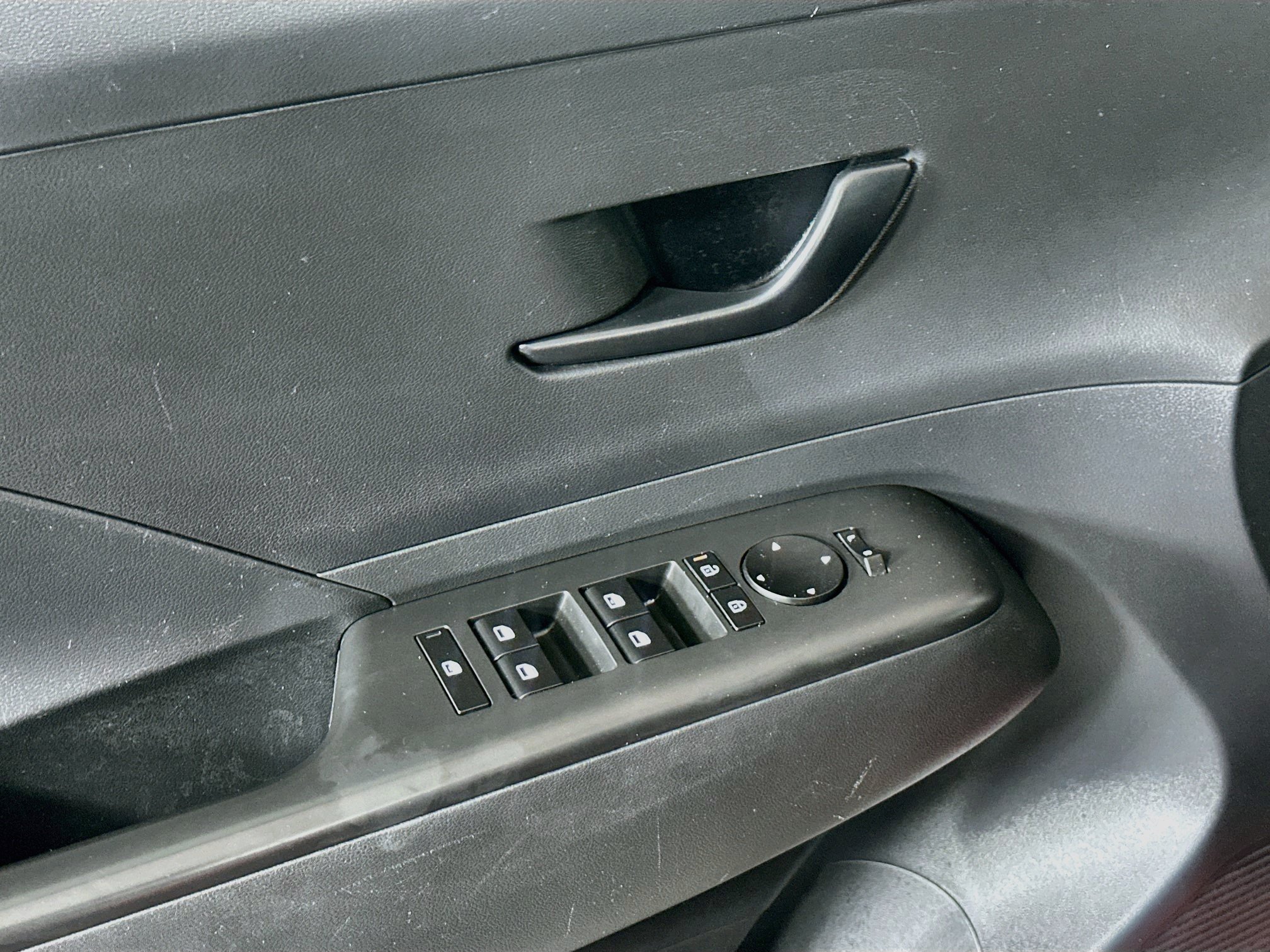 Used 2025 Hyundai Kona SEL FWD image 15