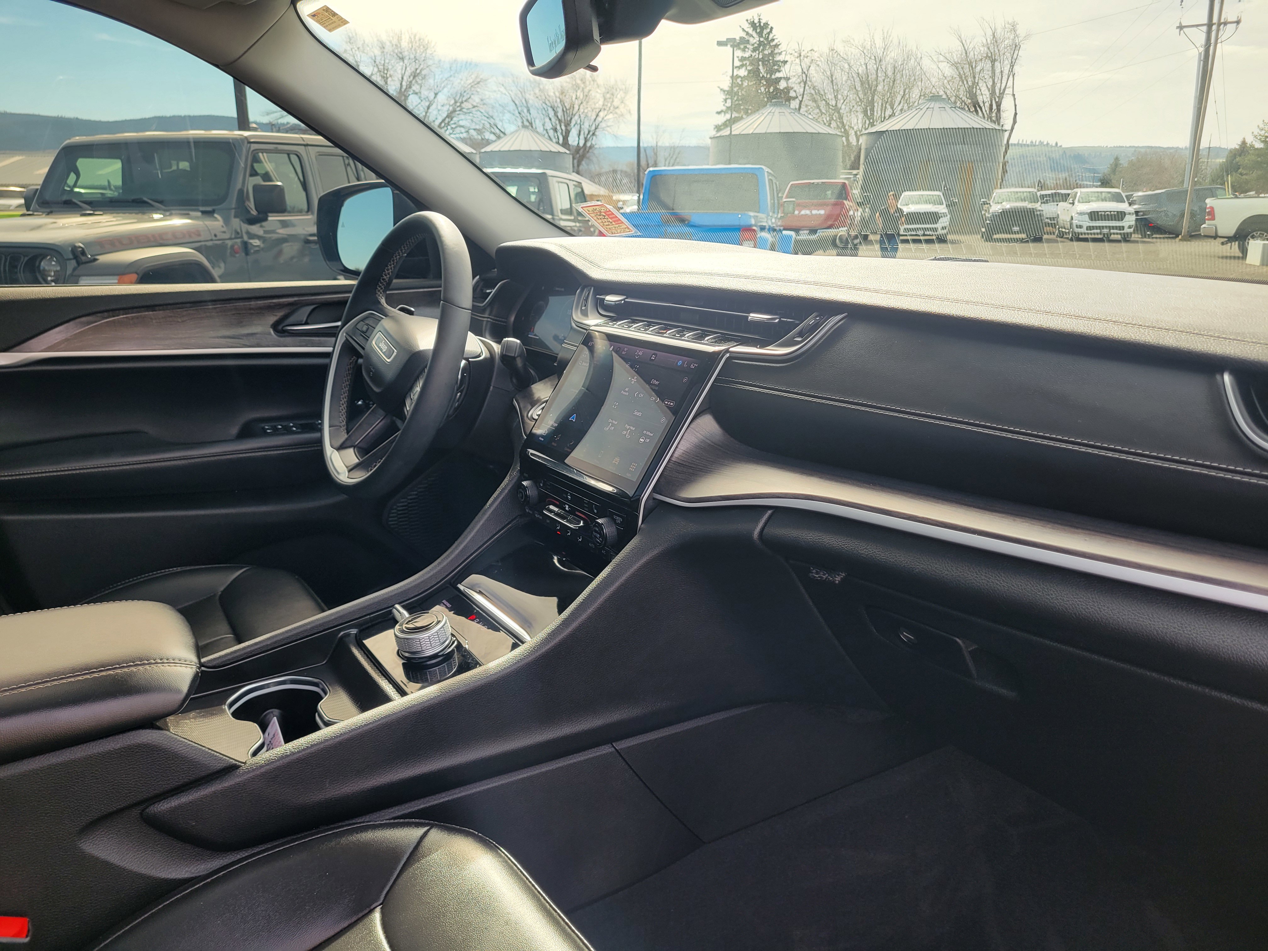 Used 2024 Jeep Grand Cherokee L Limited image 23