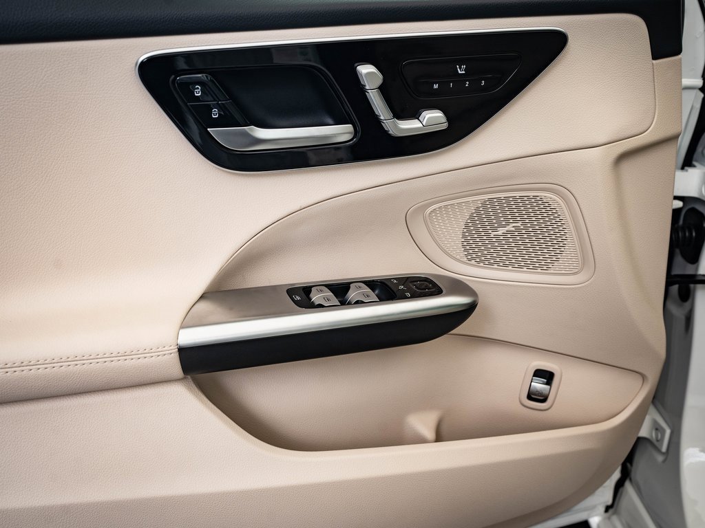Used 2025 Mercedes-Benz C 300 4MATIC Sedan image 19