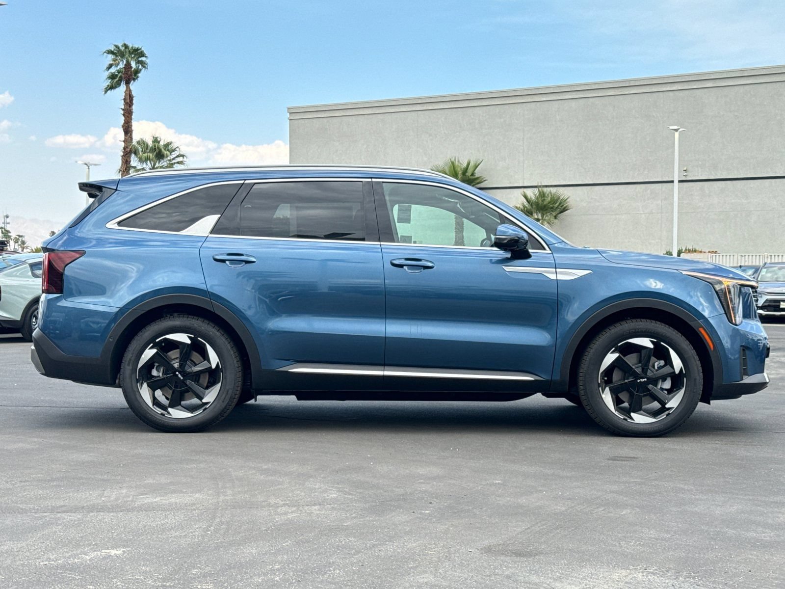 Certified 2025 Kia Sorento SX Prestige AWD/4WD image 2