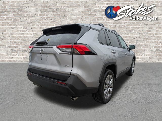 Used 2022 Toyota RAV4 XLE Premium image 4
