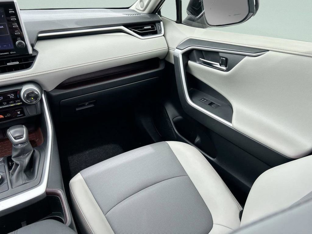 Used 2022 Toyota RAV4 Limited image 21