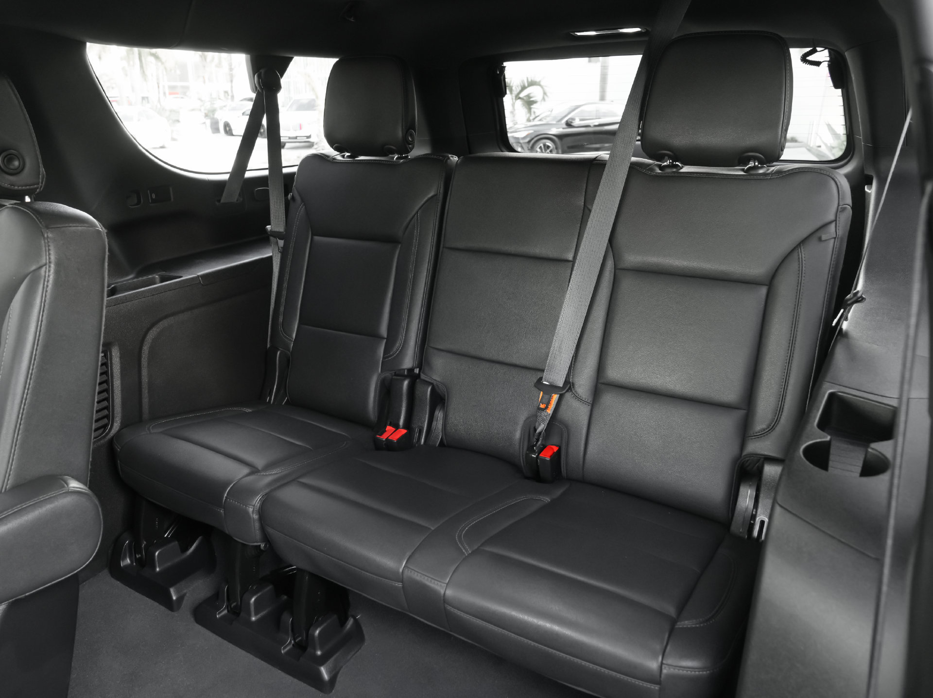 Used 2024 Chevrolet Suburban LT RWD image 44