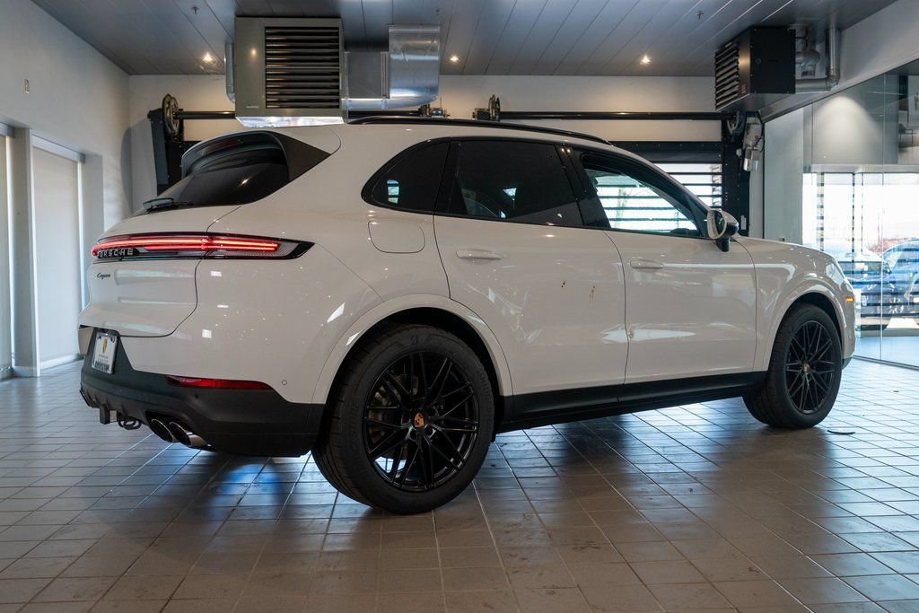 New 2025 Porsche Cayenne AWD/4WD image 9