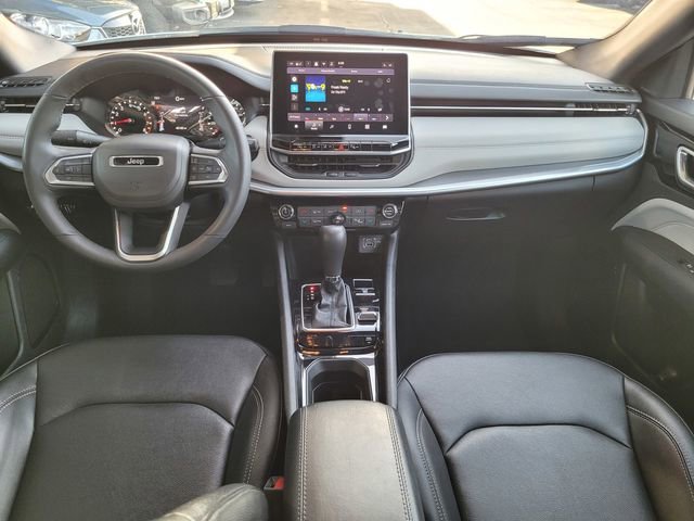 Used 2025 Jeep Compass Limited image 6