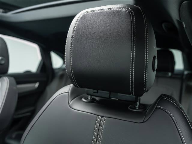 Certified 2024 Jaguar XF R-Dynamic SE image 15