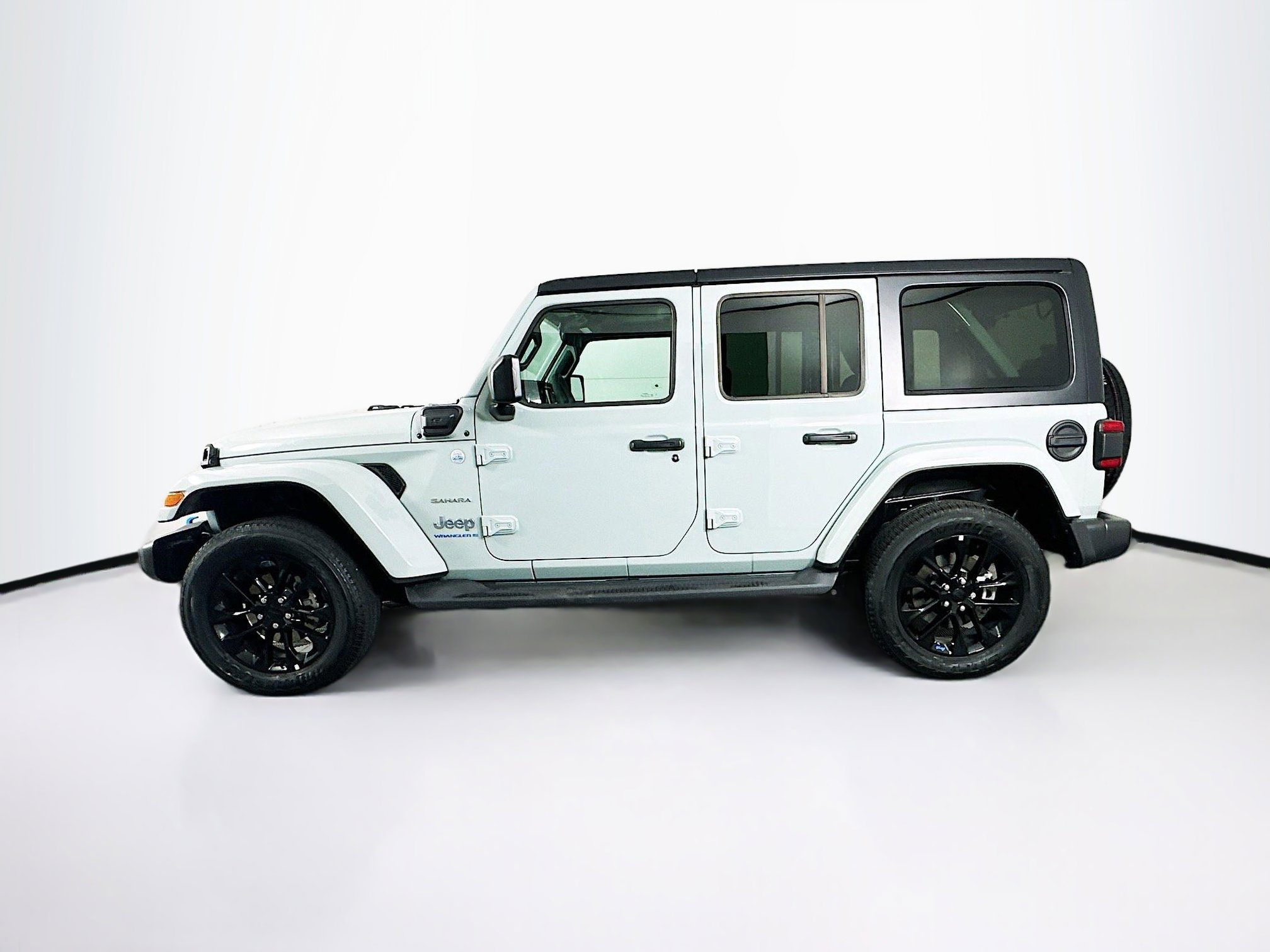 Used 2023 Jeep Wrangler Unlimited Sahara w/ Cold Weather Group AWD/4WD image 4