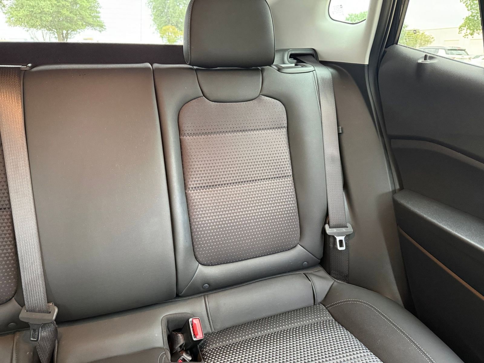 Used 2025 Chevrolet Trax LT w/ LT Convenience Package FWD image 38