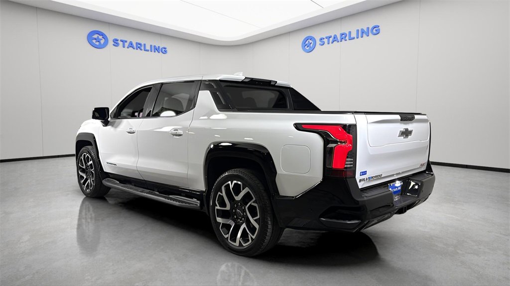 Used 2025 Chevrolet Silverado EV RST image 5