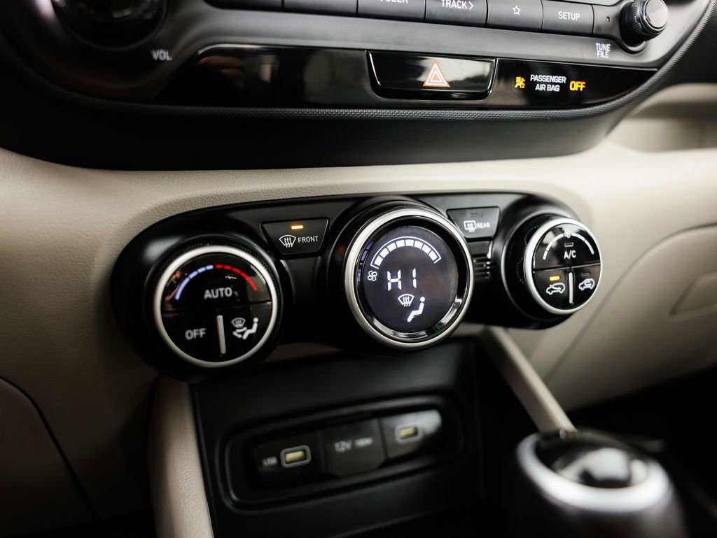 Used 2022 Hyundai Venue SEL image 26