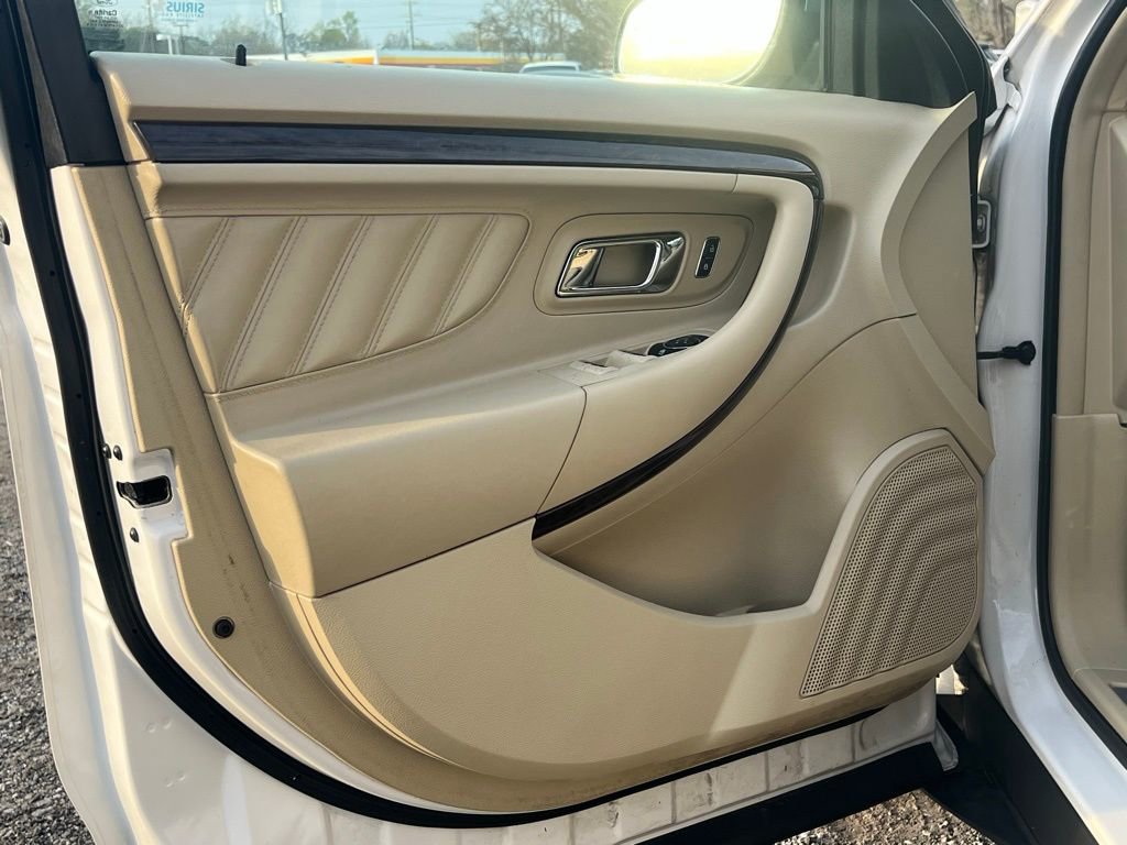 Used 2015 Ford Taurus Limited w/ Equipment Group 301A image 9