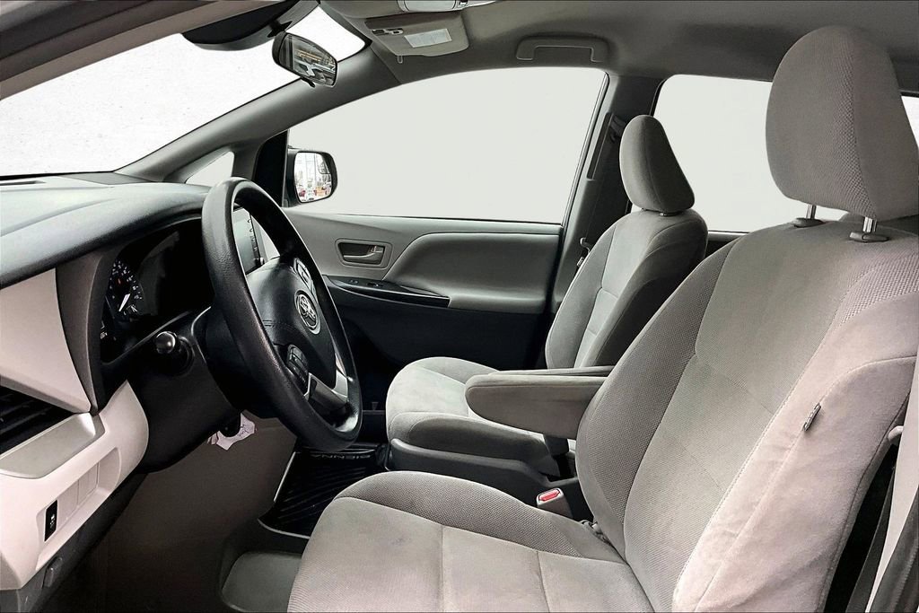 Used 2019 Toyota Sienna L image 20