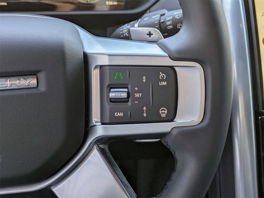 Used 2025 Land Rover Discovery S image 20