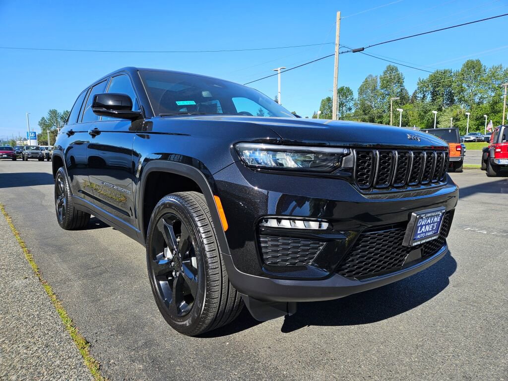 Used 2024 Jeep Grand Cherokee Limited w/ Black Appearance Package AWD/4WD image 7