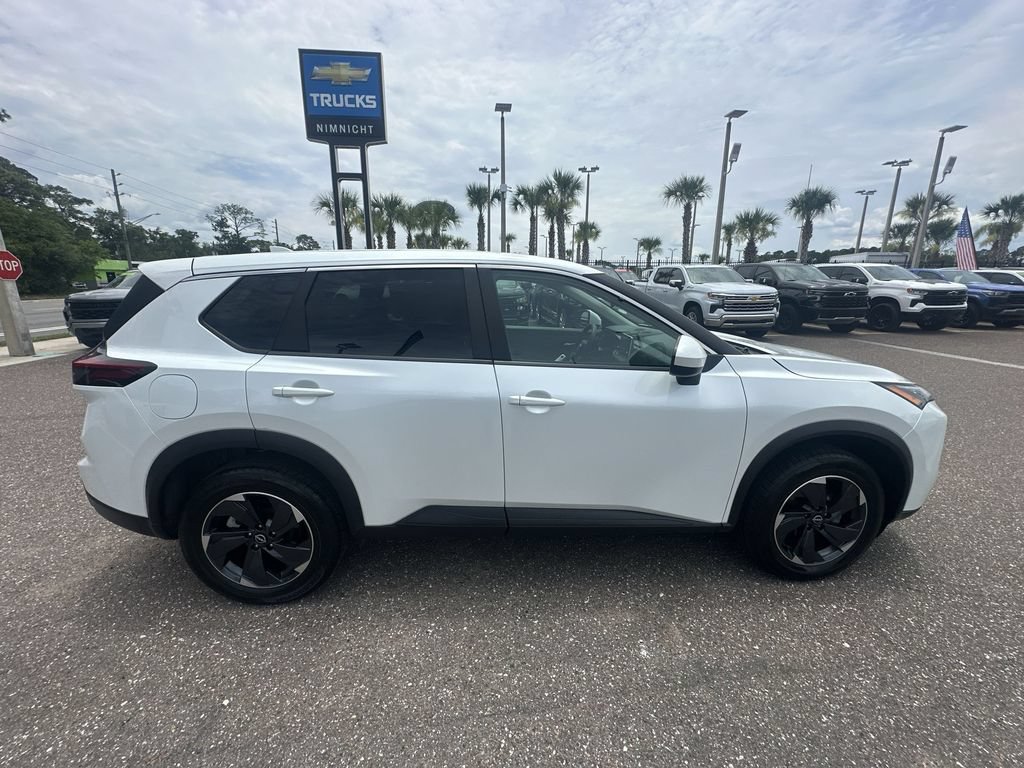 Used 2024 Nissan Rogue SV AWD/4WD image 17