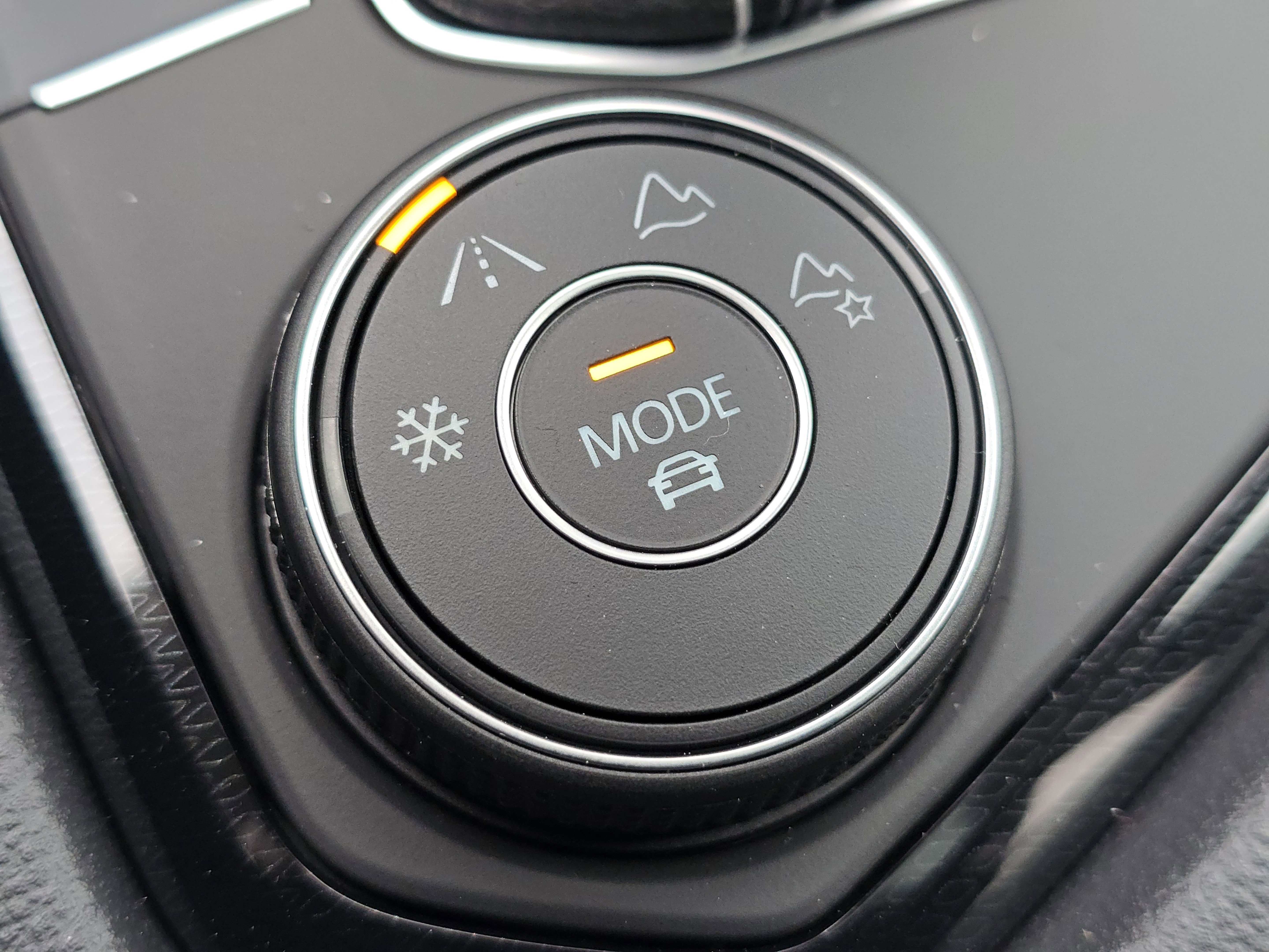 New 2025 Volkswagen Taos SEL image 14