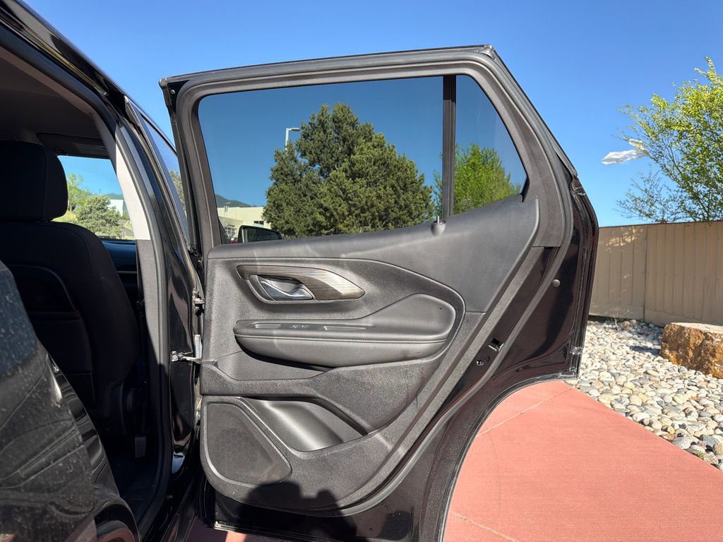 Used 2024 GMC Terrain SLE AWD/4WD image 24