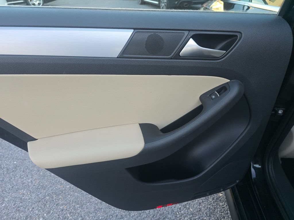 Used 2014 Volkswagen Jetta SE FWD image 12