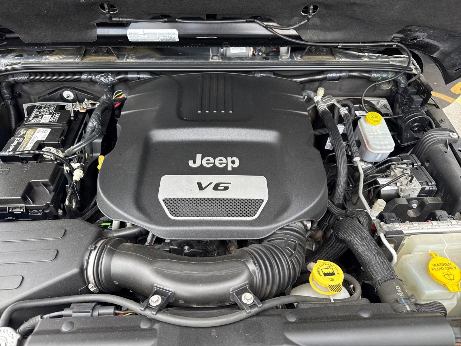 Used 2017 Jeep Wrangler Unlimited Sahara w/ Connectivity Group AWD/4WD image 10