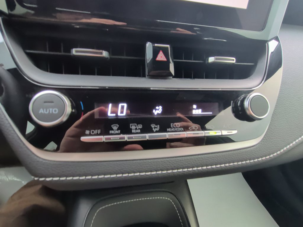 Used 2025 Toyota Corolla SE FWD image 19