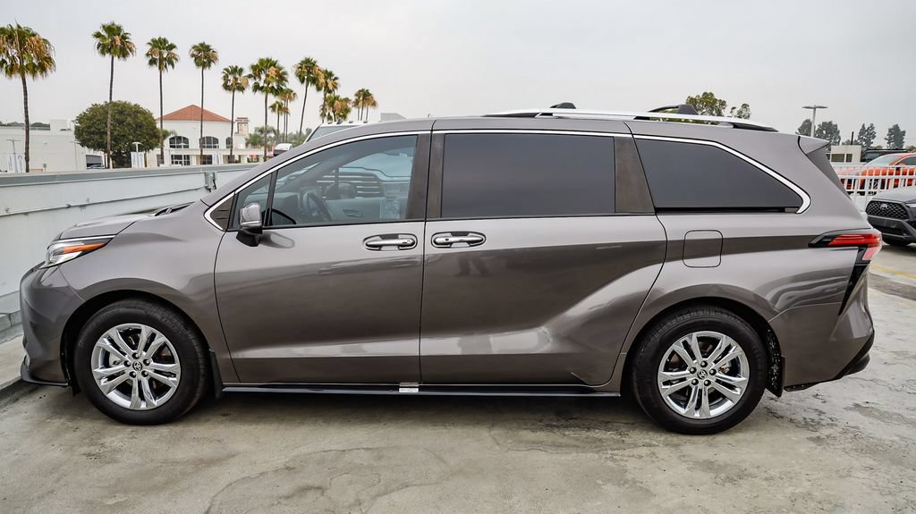 Used 2024 Toyota Sienna Platinum AWD/4WD image 14