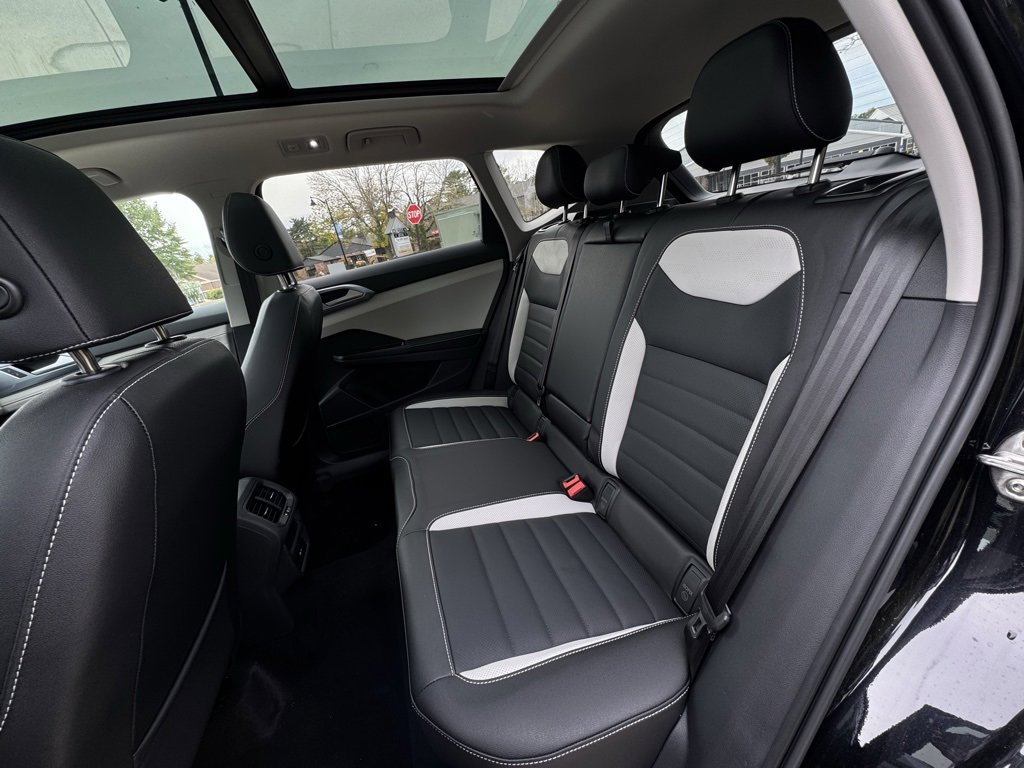 New 2025 Volkswagen Taos SEL image 26