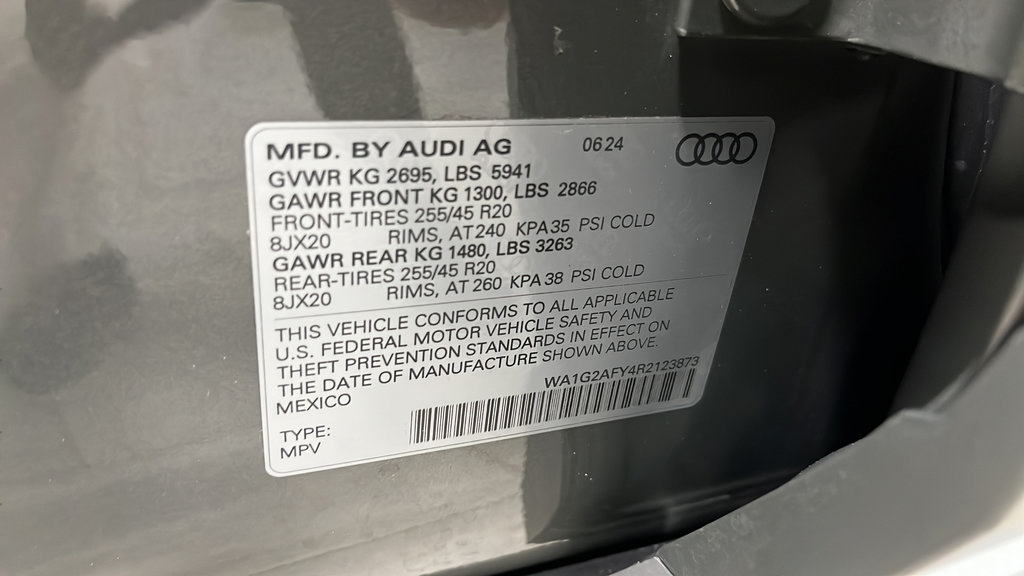 Used 2024 Audi Q5 e Premium w/ Convenience Package AWD/4WD image 28