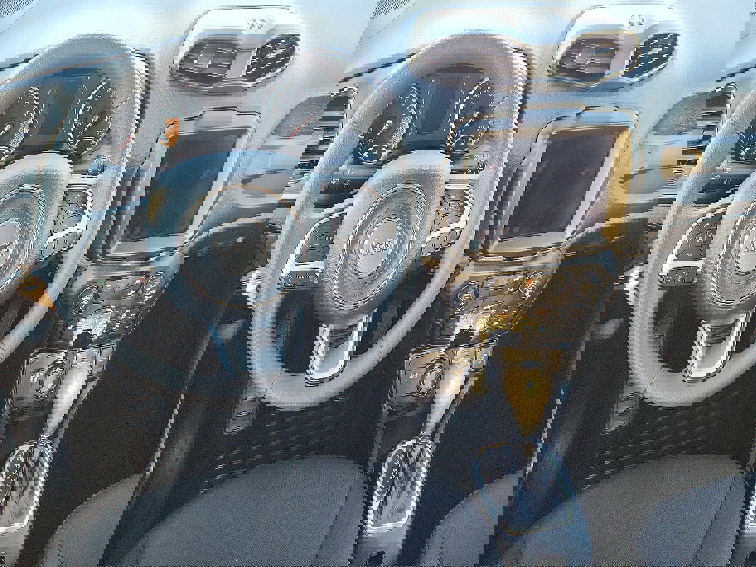 Used 2023 Jeep Renegade Latitude image 12