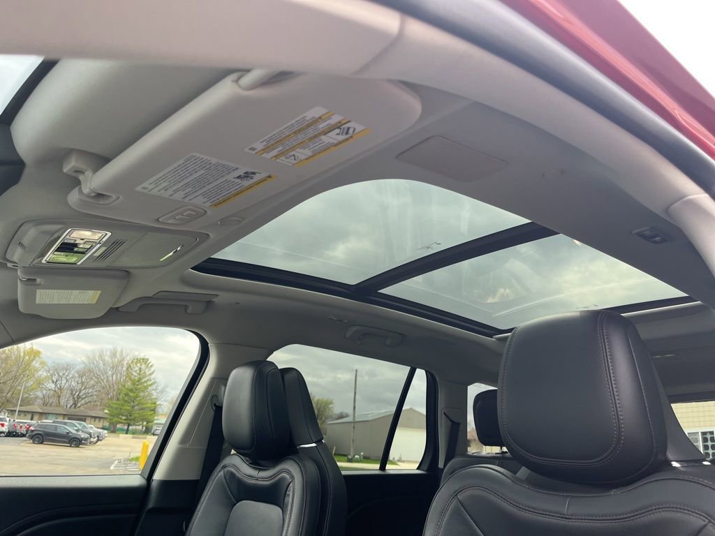 Used 2025 Lincoln Aviator Reserve w/ Equipment Group 201A image 13