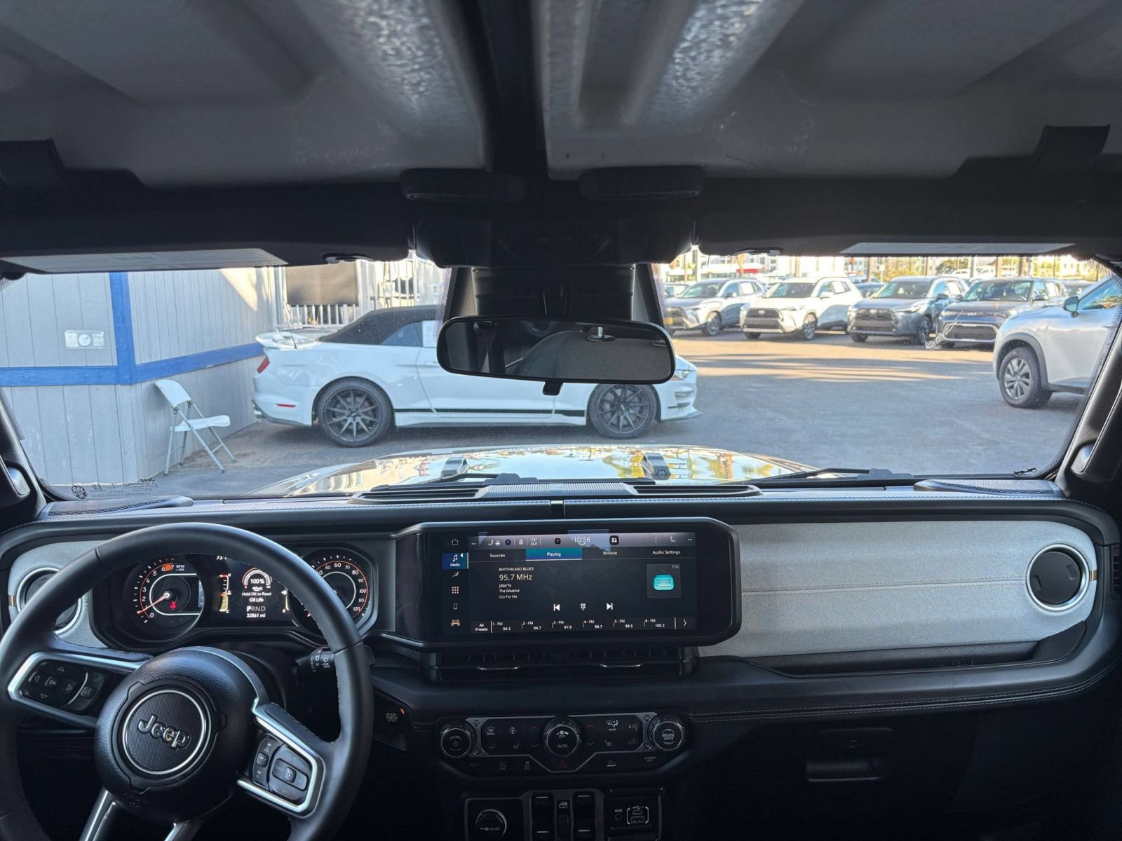 Used 2025 Jeep Wrangler Unlimited Sahara AWD/4WD image 32