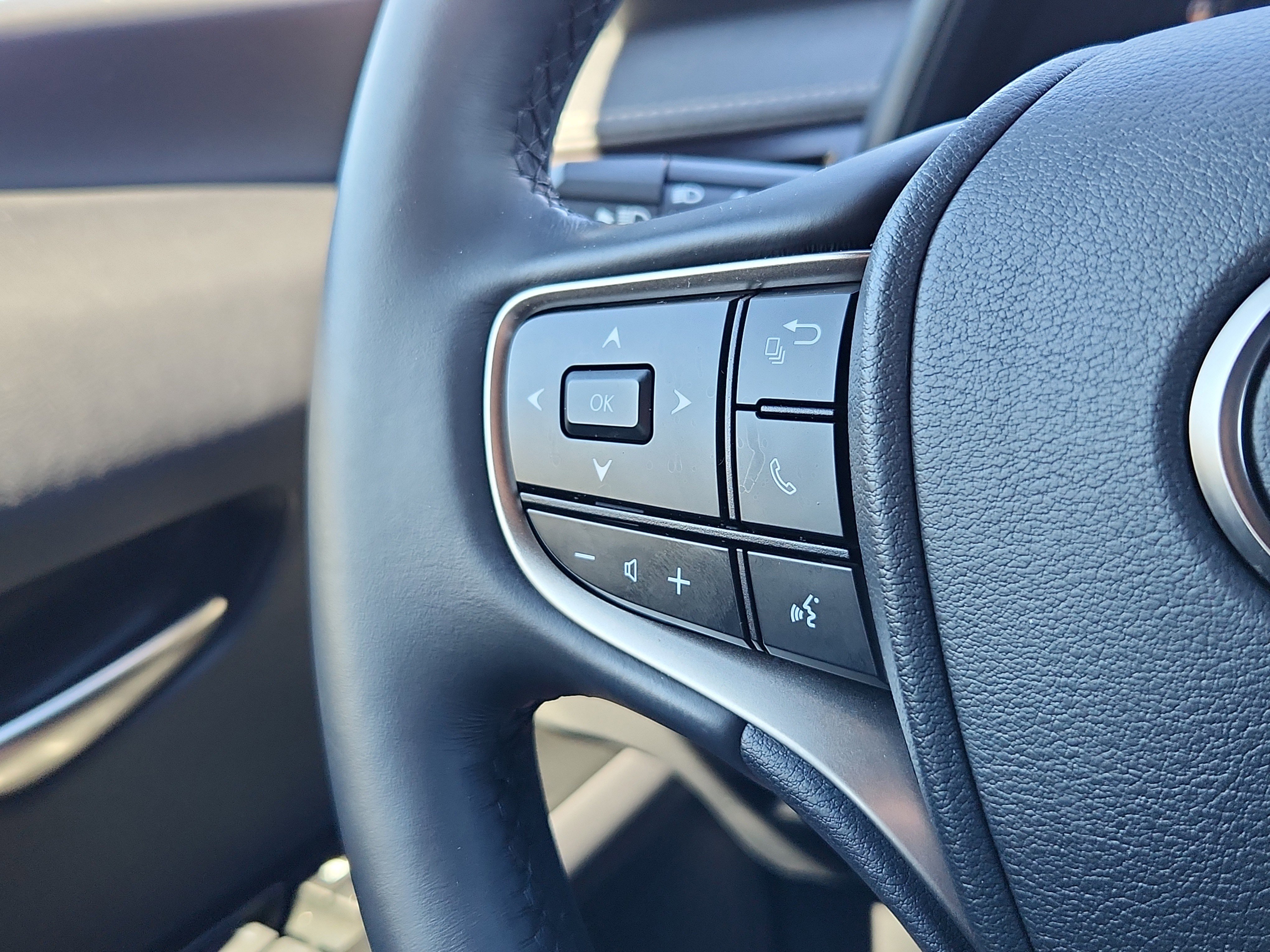 Used 2024 Lexus UX 250h AWD w/ Premium Package image 18