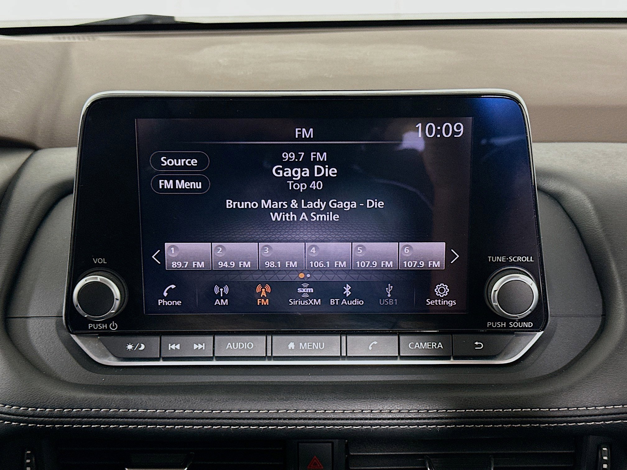 Used 2023 Nissan Rogue SV image 19