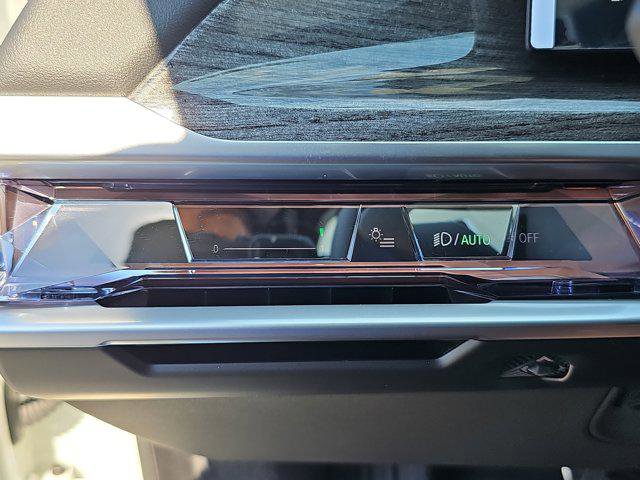 New 2026 BMW 750e xDrive image 26