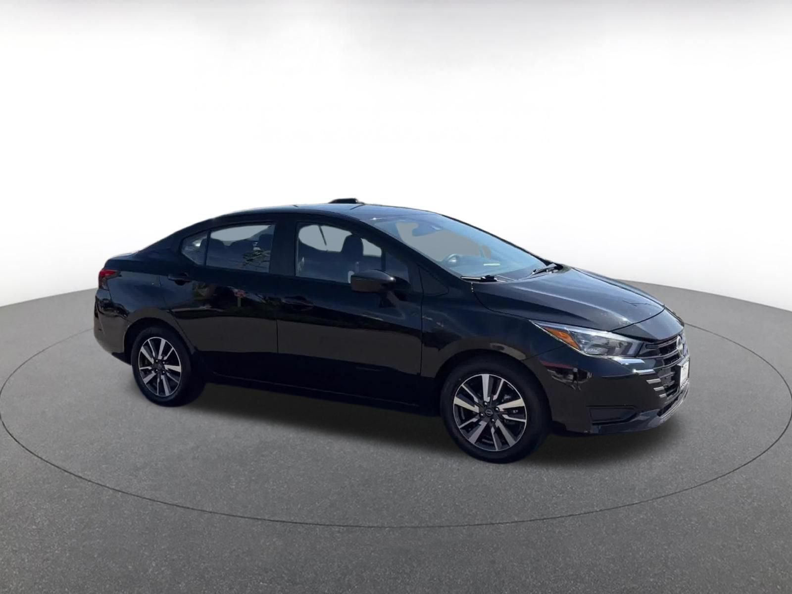 Used 2025 Nissan Versa SV FWD image 2